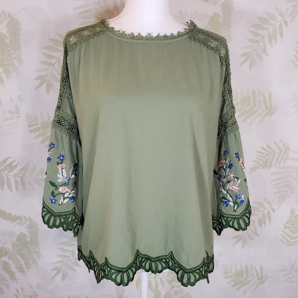 Floral embroidered scalloped sleeve top with crochet lace details